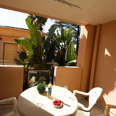 Apartment Renoir 2 Etoiles Yourhosthelper